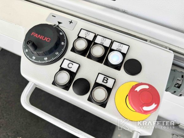 Panel de control en Rectificadora cilindrica CNC TACCHELLA Elektra UA 1200 90114 