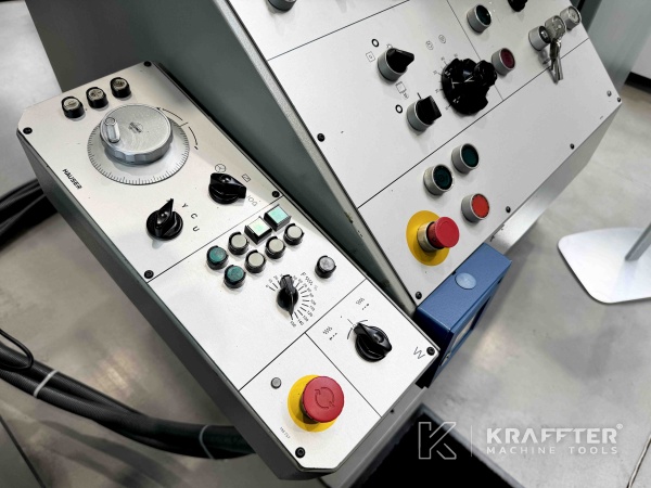 Panel de control en Rectificadora por coordenadas HAUSER S40-400 90101 