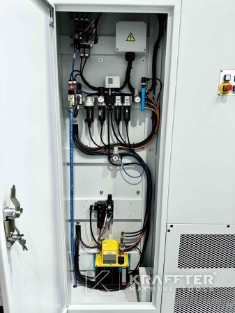Máquina herramienta usada en venta EUMACH UMC1000 90122 ejes en KRAFFTER