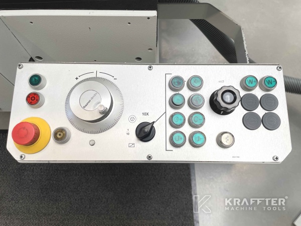 Panel de control en Rectificadora por coordenadas HAUSER S35-400 90064