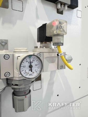 Máquina herramienta usada en venta MAZAK Variaxis C-600 90161 ejes en KRAFFTER