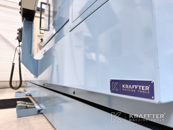 Placa de características Centro de torneado y fresado OKUMA Multus B400 en KRAFFTER Machine Tools 90175