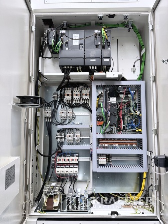 Armario electrico industrial en MAZAK Mega Turn 900 90171