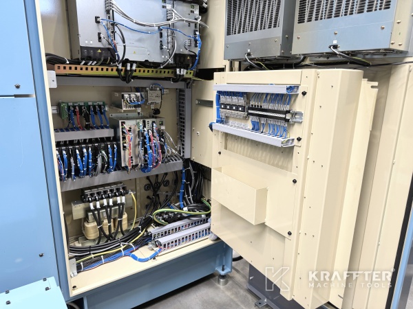 Armario eléctrico Centro de torneado y fresado OKUMA Multus B400 90175