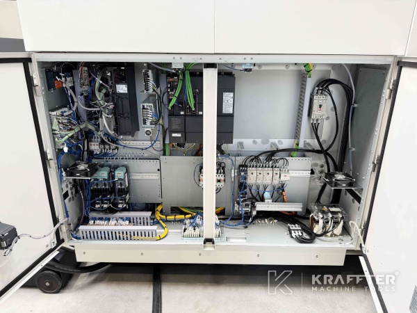 Armario electrico industrial en MAZAK Variaxis C-600 90161