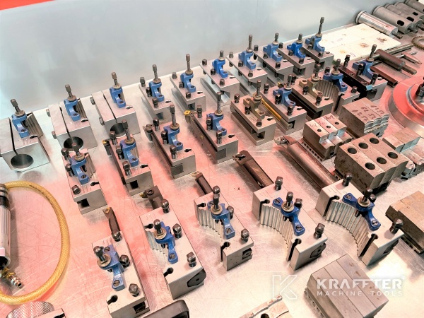 Mecanizado de precisión con Torno autoaprendizaje DMT KERN Status 20689-933 de segunda mano.