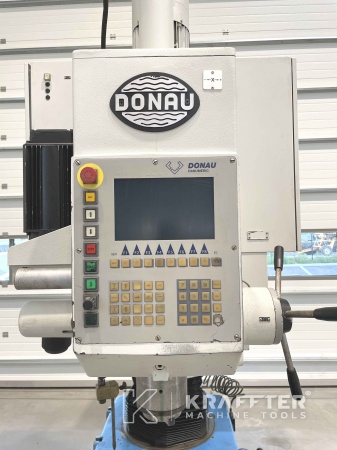 Mecanizado de precisión con Taladradora CNC DONAU Danumeric 440 20690-026 de segunda mano.