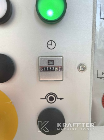 Mecanizado de precisión con Torno autoaprendizaje DMT KERN CD 282 20689-992 de segunda mano.