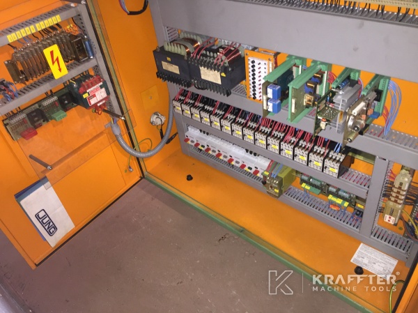 Armario electrico industrial para maquinaria industrial JUNG JF 415 P 20689-896