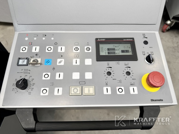 Panel de control en Rectificadora plana CNC OKAMOTO ACC42 SA-iQ 90152 